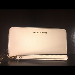 MICHAEL KORS Leather Continental Wristlet